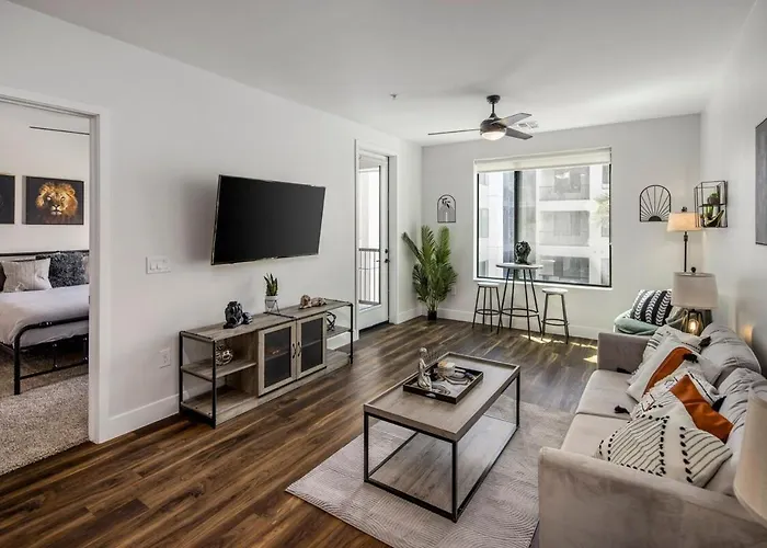 Escape To The Lion's Den 1br King Bed Apartment Tempe