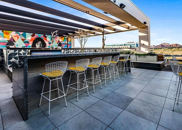 Escape To The Lion's Den 1br King Bed Apartment Tempe