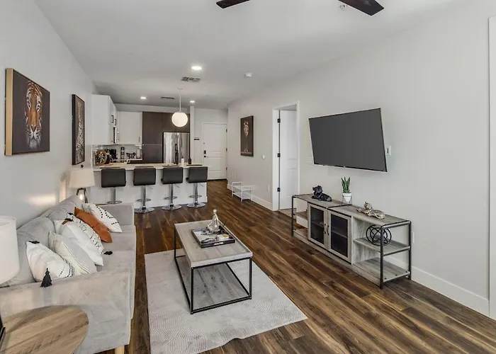 Apartment Escape To The Lion's Den 1br King Bed