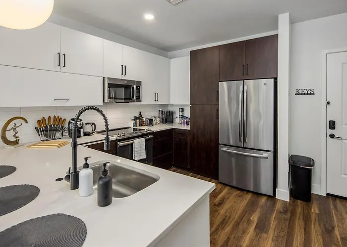 Escape To The Lion's Den 1br King Bed
