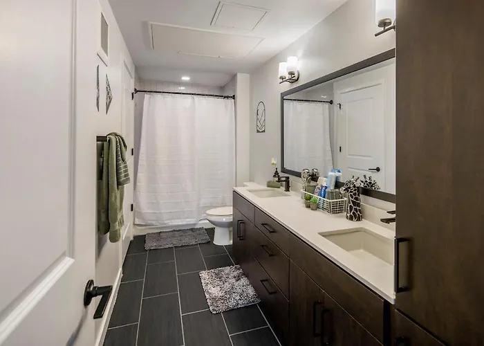 Apartment Escape To The Lion's Den 1br King Bed *